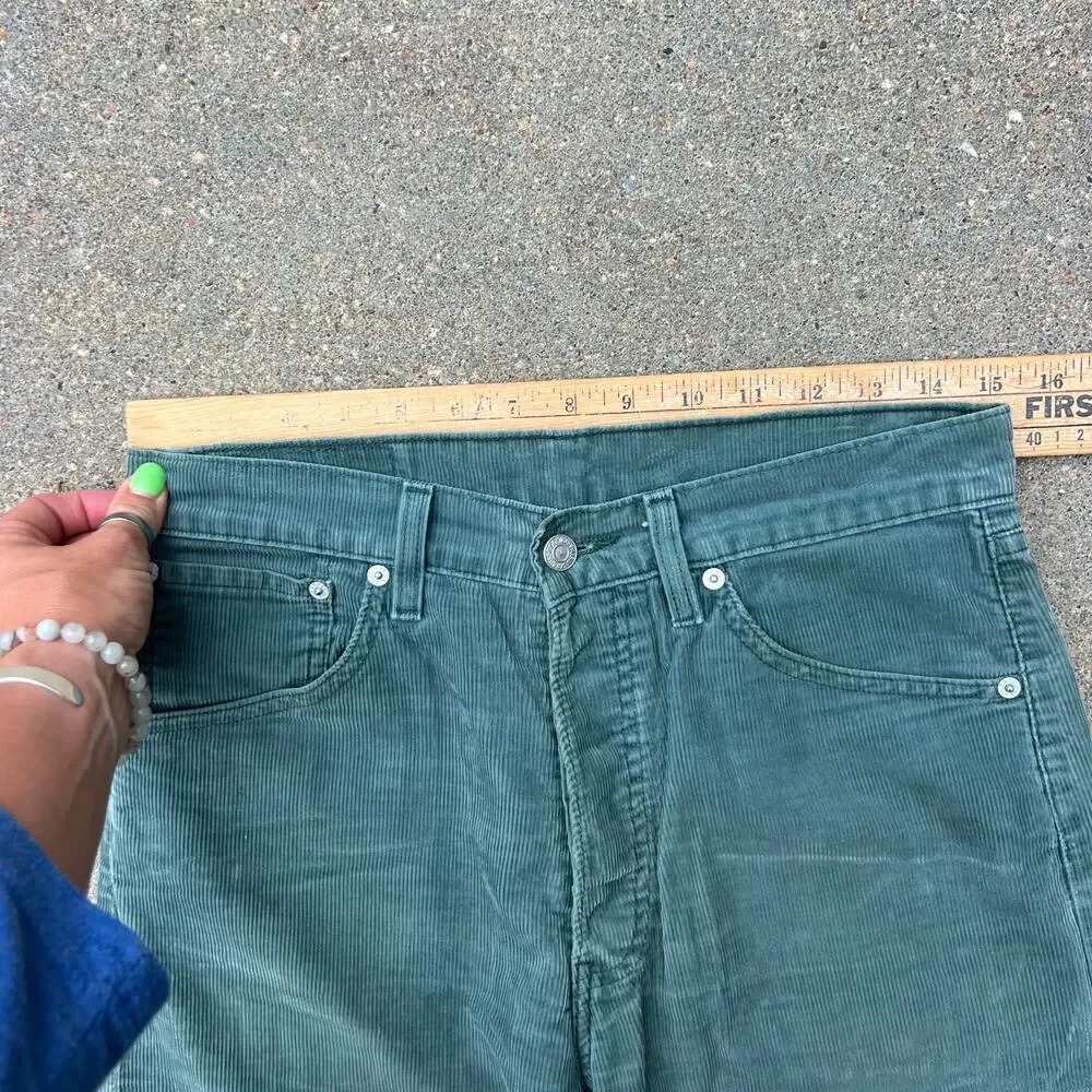 Vintage Y2K Levi’s 551 Button Fly Original Fit Straight Leg Green Corduroy 31x34